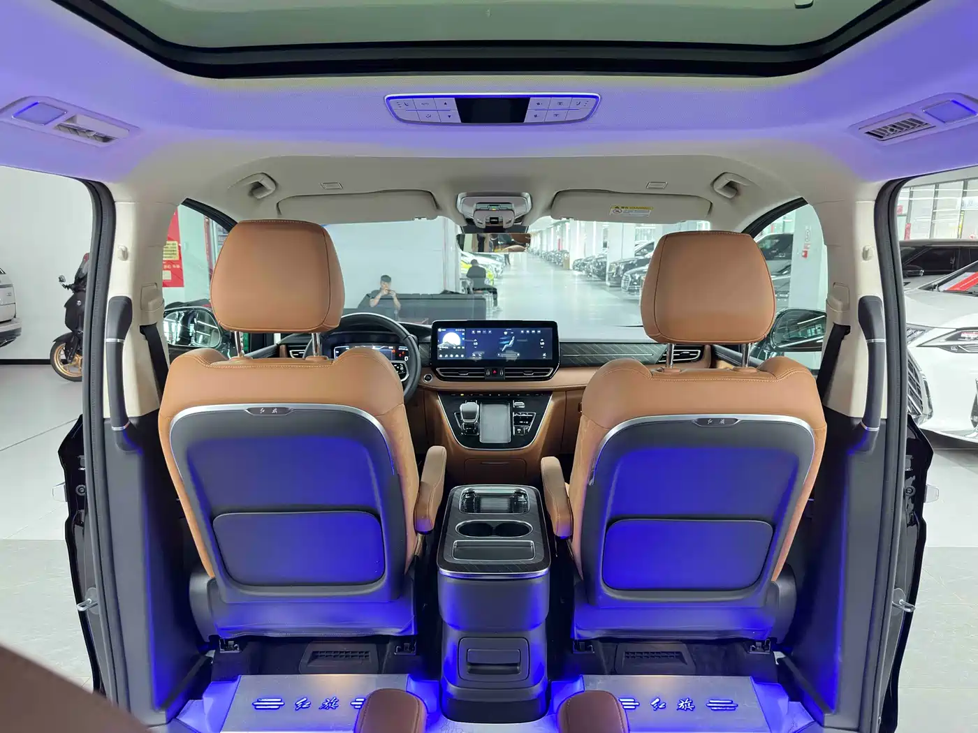 Hongqi HQ9 PHEV 2024 Model 2.0T AWD Business Edition фото 28