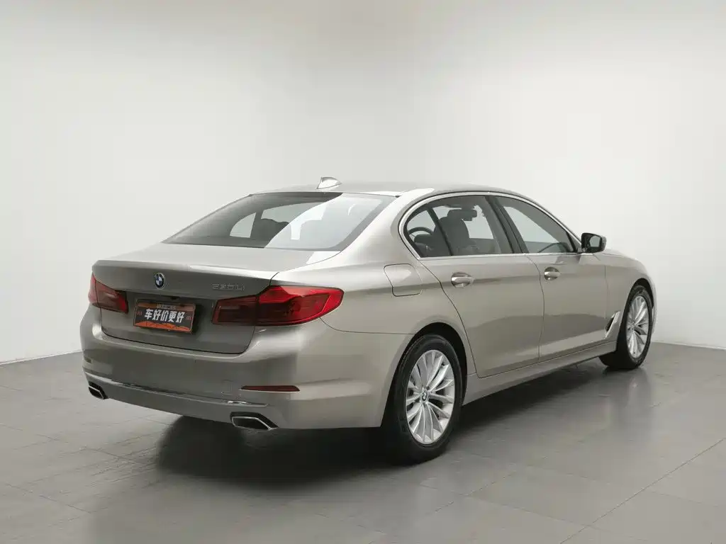 Фото 2 - BMW 5 Series