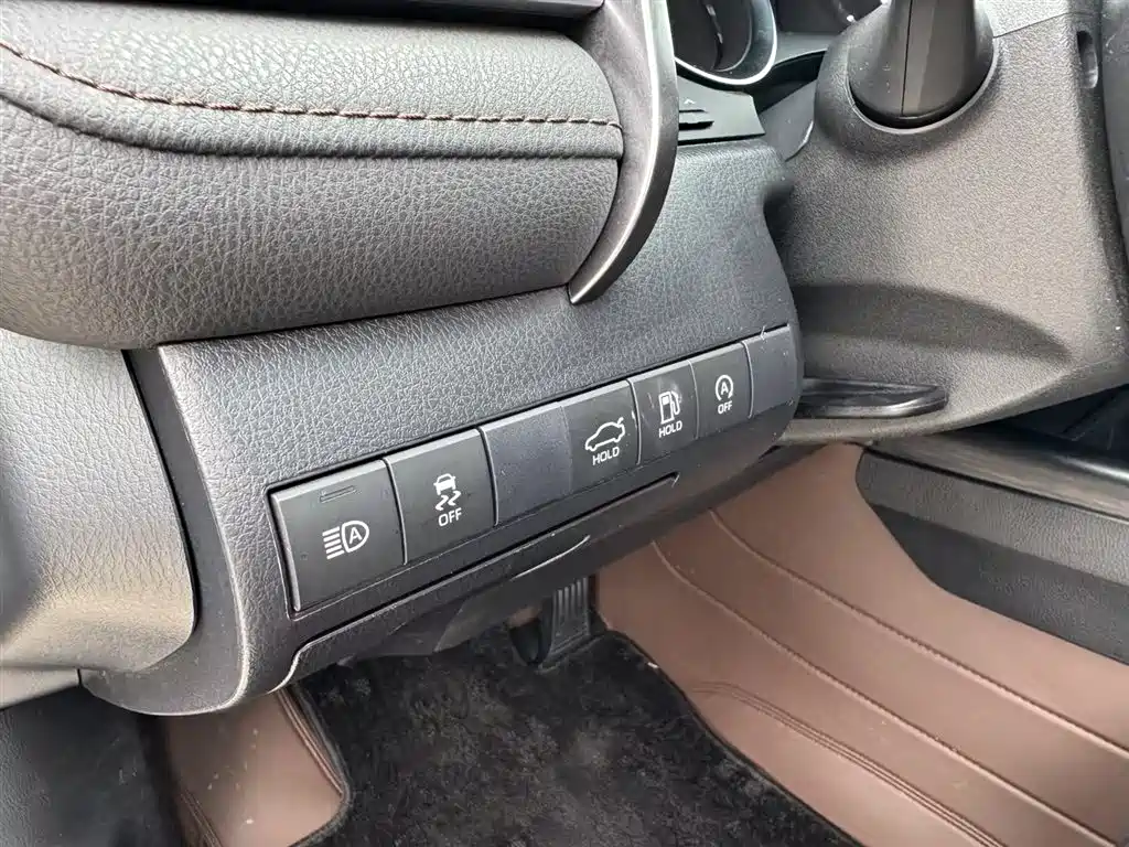 Toyota Camry 2021 2.0G Luxury Edition фото 18
