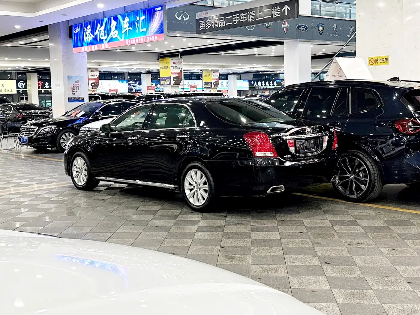 Toyota Crown 2010 2.5L Royal Leather Sunroof Navigation фото 4