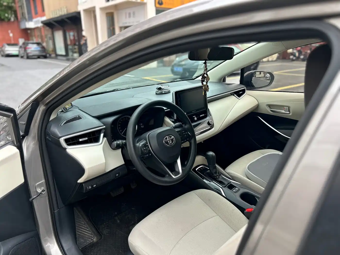 Toyota Corolla 2019 Hybrid 1.8L E-CVT GL-i Elite Edition фото 10