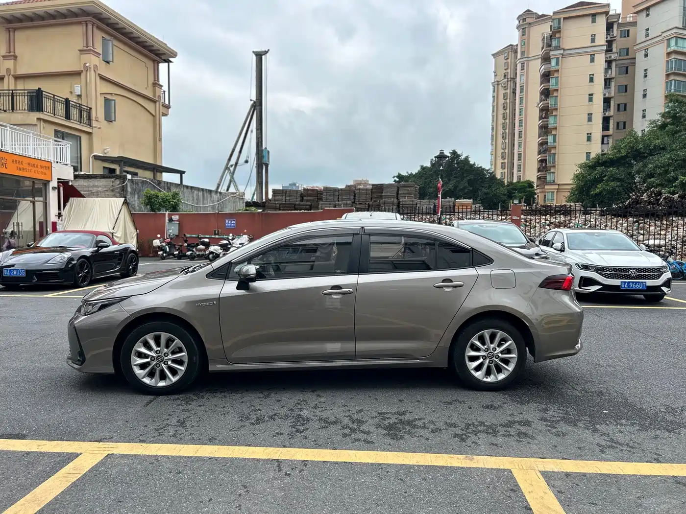 Toyota Corolla 2019 Hybrid 1.8L E-CVT GL-i Elite Edition фото 4