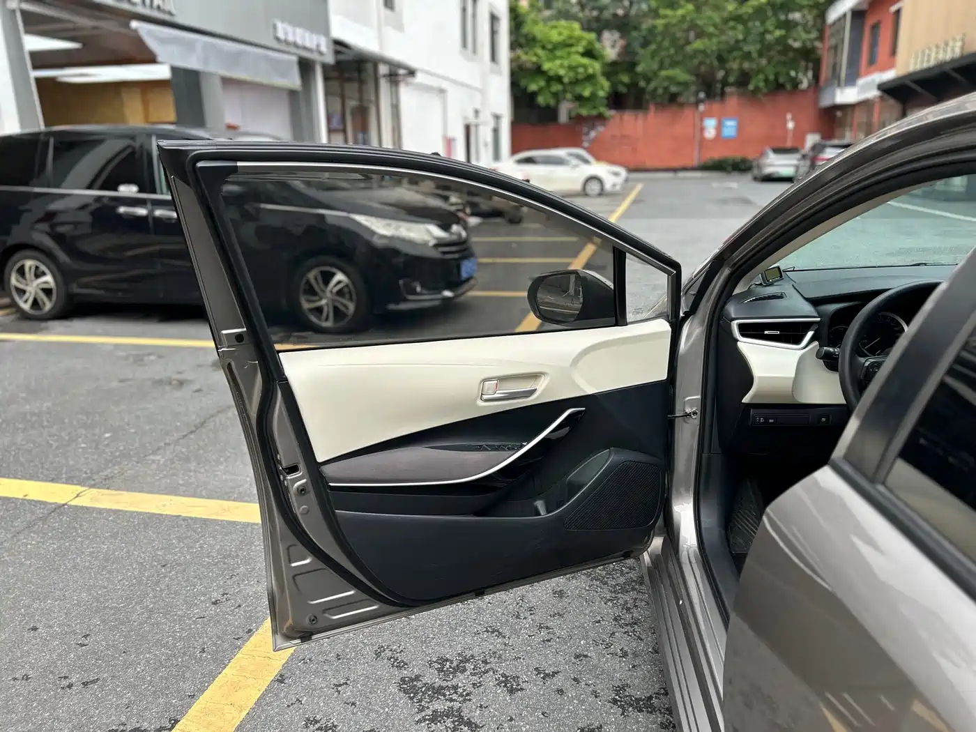 Toyota Corolla 2019 Hybrid 1.8L E-CVT GL-i Elite Edition фото 9