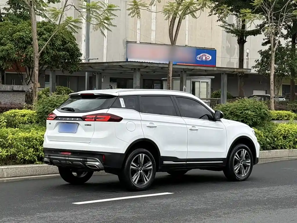 Фото 25 - Geely Boyue