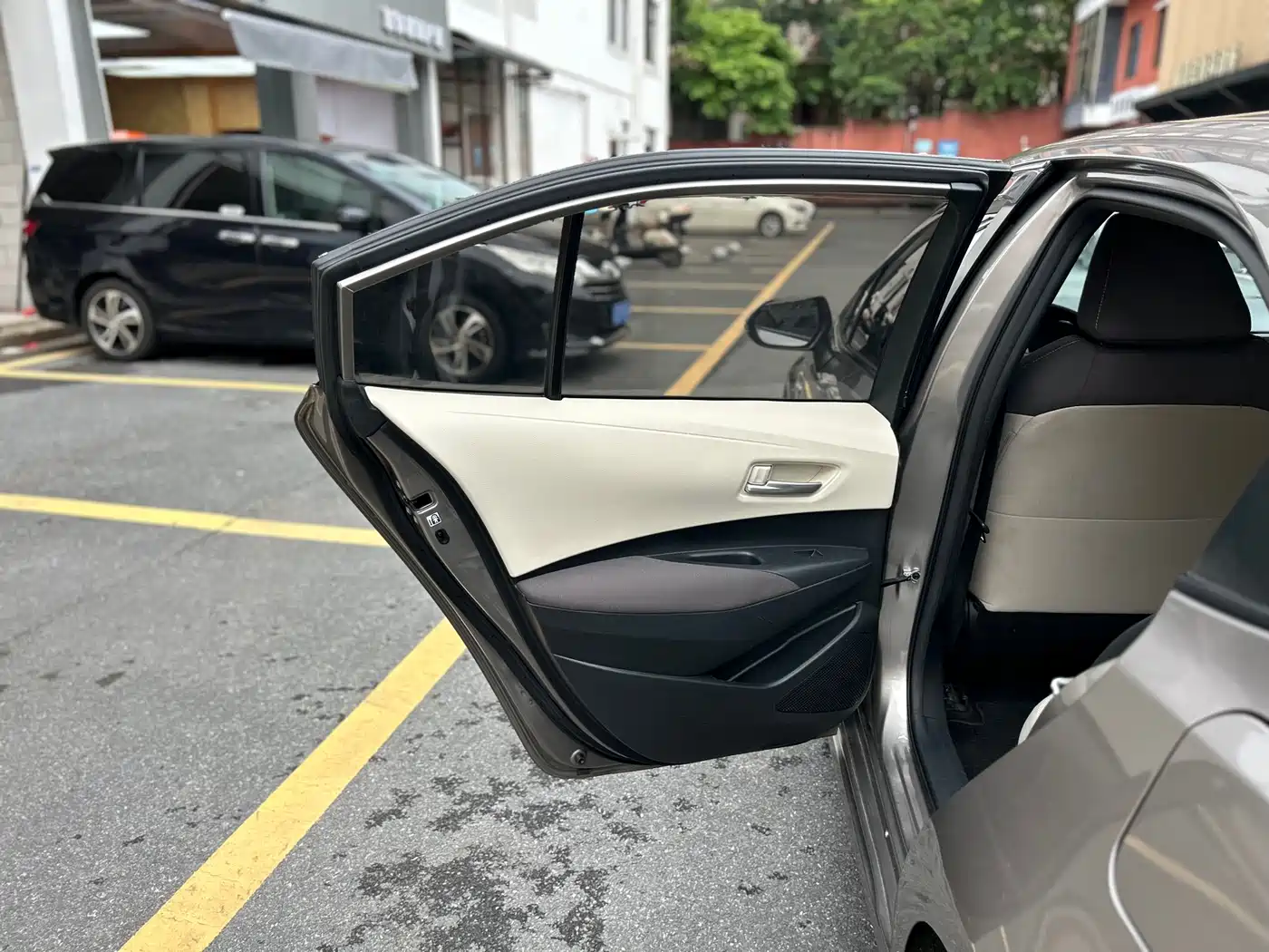 Toyota Corolla 2019 Hybrid 1.8L E-CVT GL-i Elite Edition фото 13