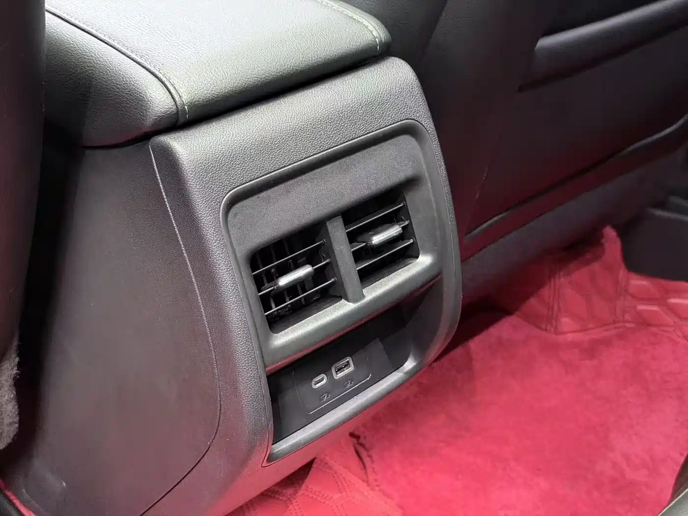 Cadillac XT4 2024 28T 2WD Luxury фото 10