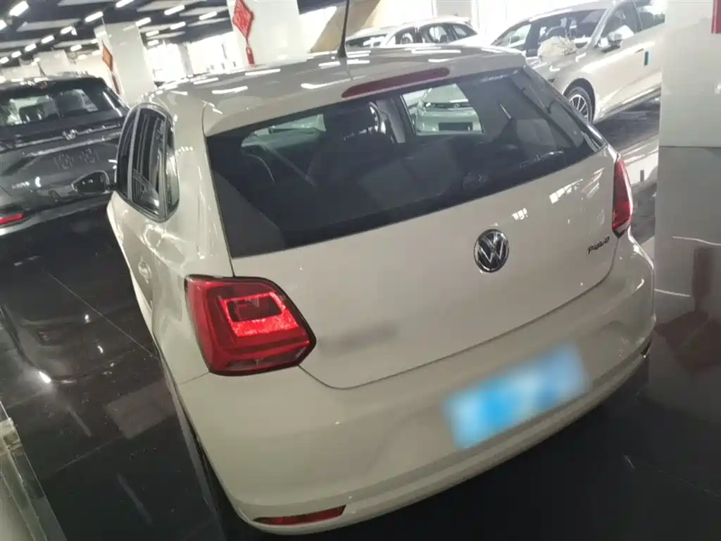 Volkswagen Polo 2014 1.4L Manual Trend Edition фото 5