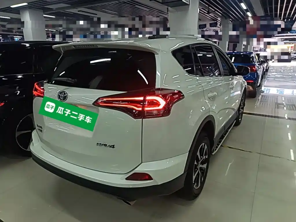 Photo 7 - Toyota RAV4 Rongfang