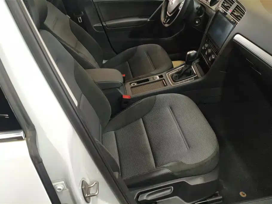 Volkswagen Golf 2018 230TSI Automatic Comfort фото 8