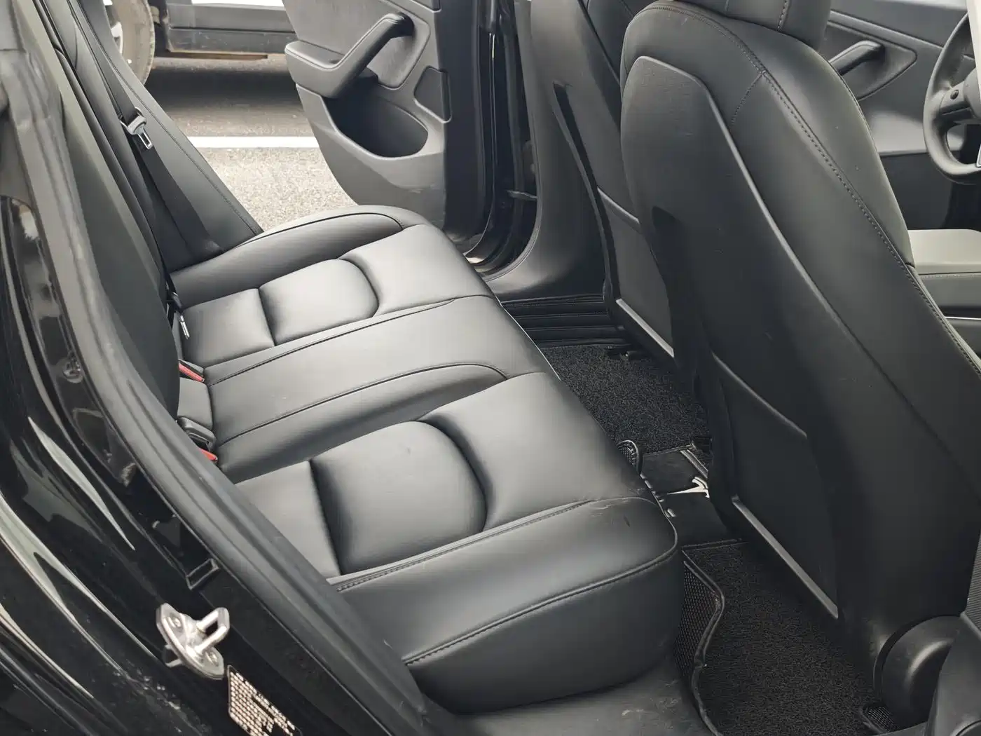 Фото 4 - Tesla Model 3