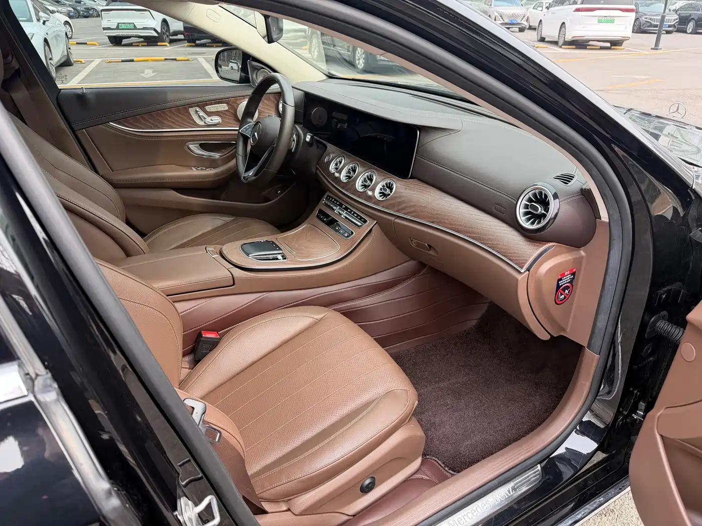 Mercedes-Benz E-Class New Energy 2023 E 350 e L Plug-in Hybrid Sedan фото 7