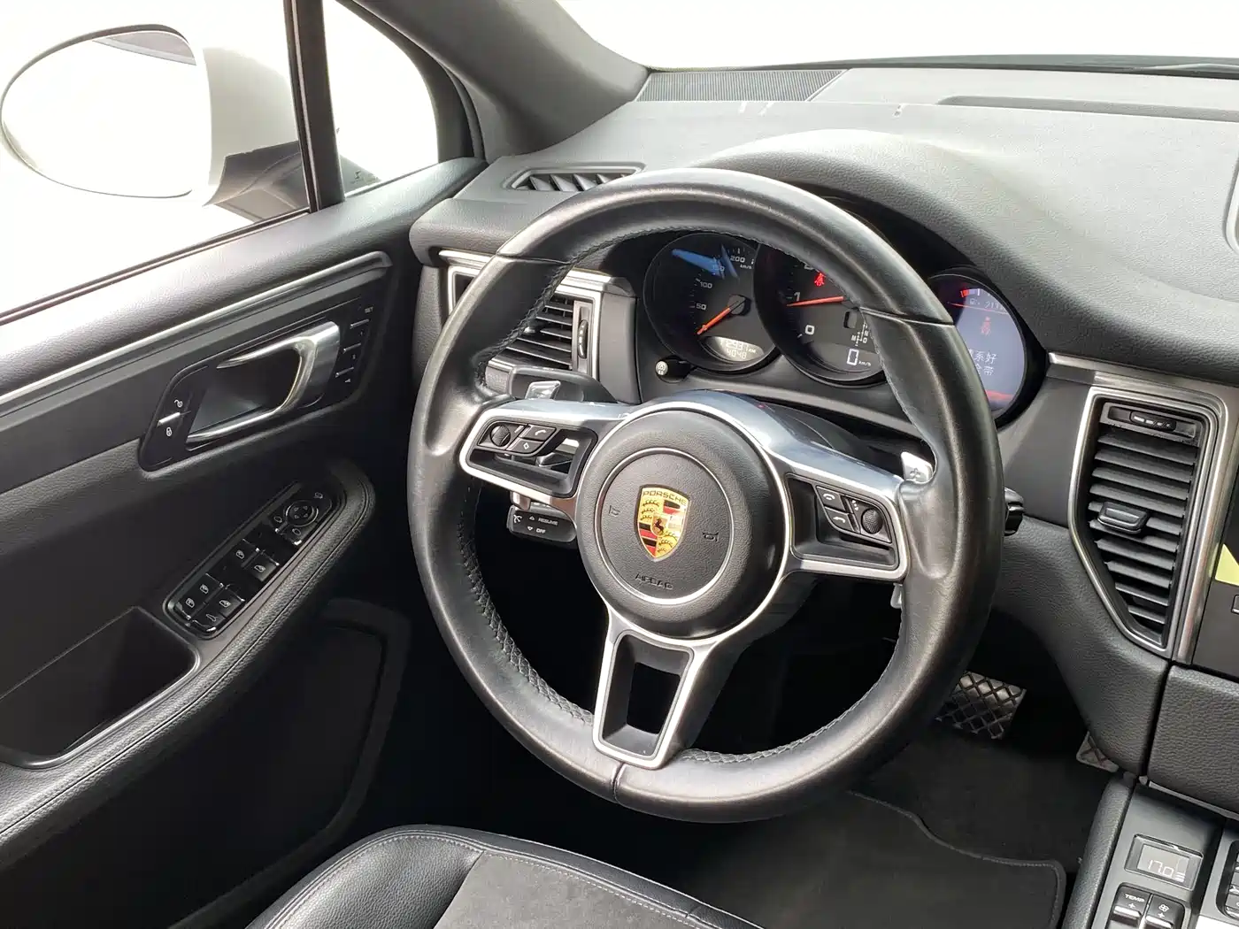 Porsche Macan 2017 Macan 2.0T фото 18