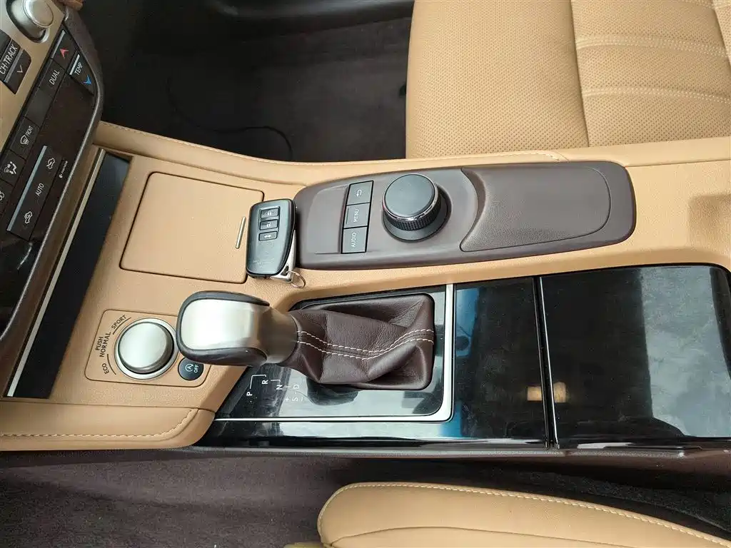 Lexus ES 2016 200 Midnight Special Limited Edition фото 6