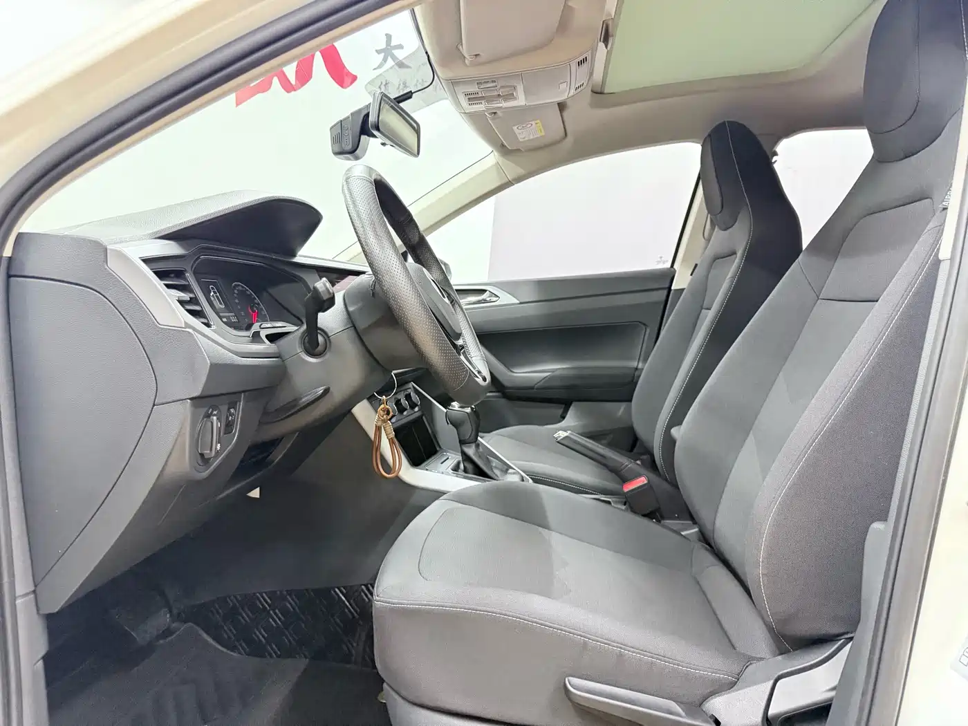 Volkswagen Polo 2021 Plus 1.5L Automatic Panorama Enjoyment Edition фото 22