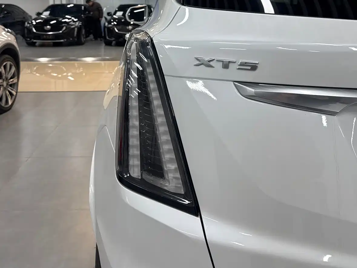 CADILLAC XT5