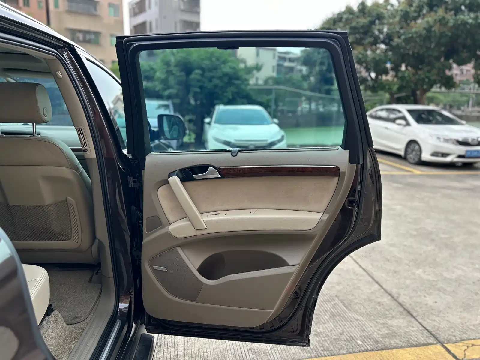 Фото 32 - Audi Q7