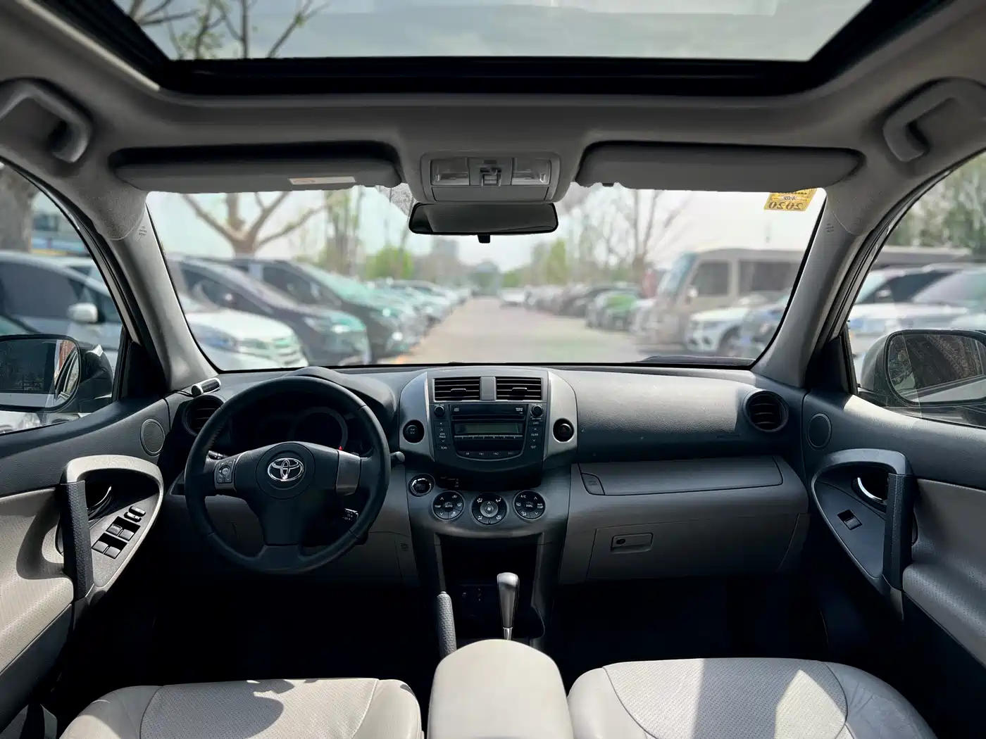 Toyota RAV4 Rongfang 2010 2.4L Automatic Luxury Upgrade Edition фото 10