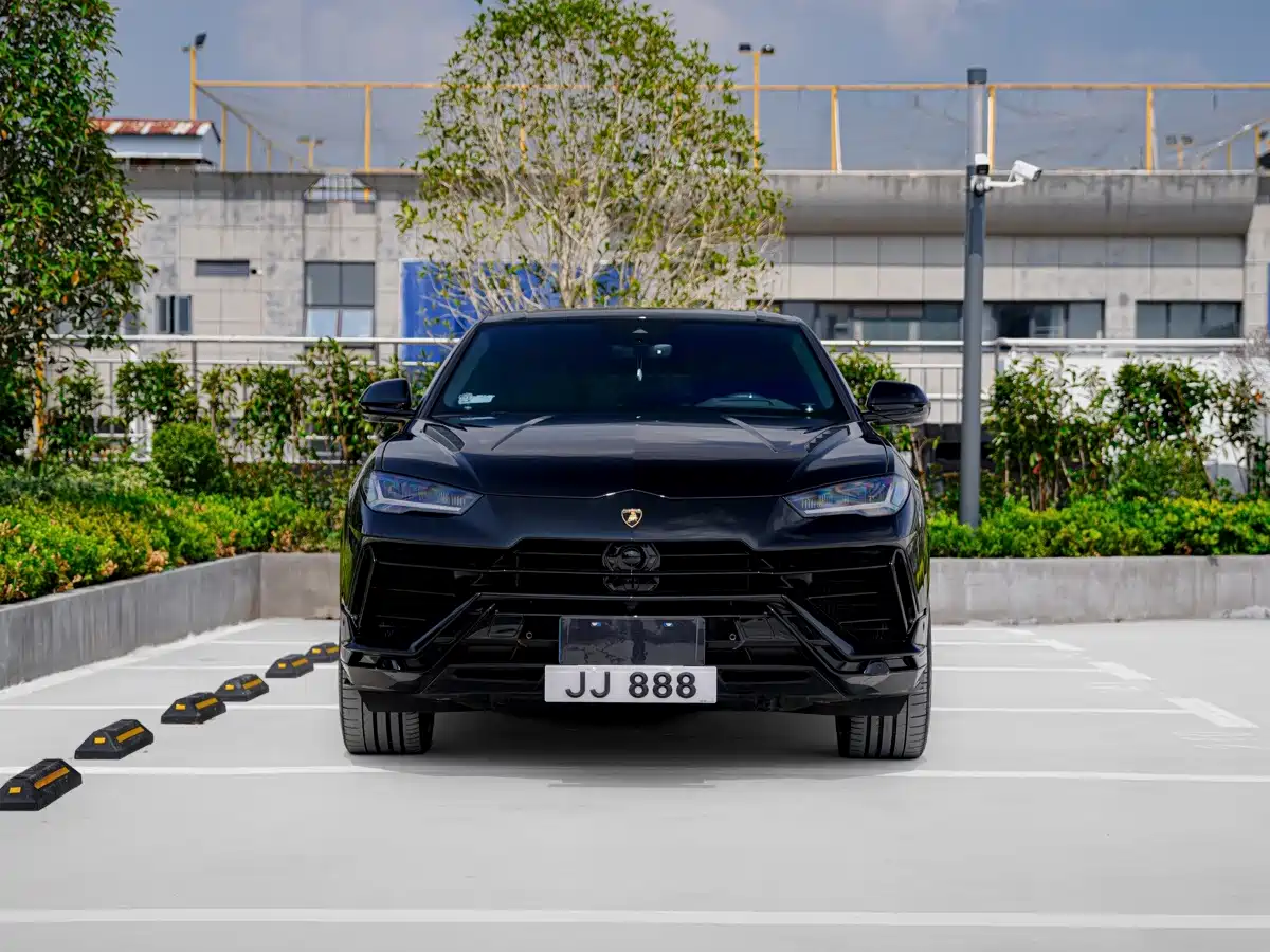 Фото 3 - Lamborghini Urus