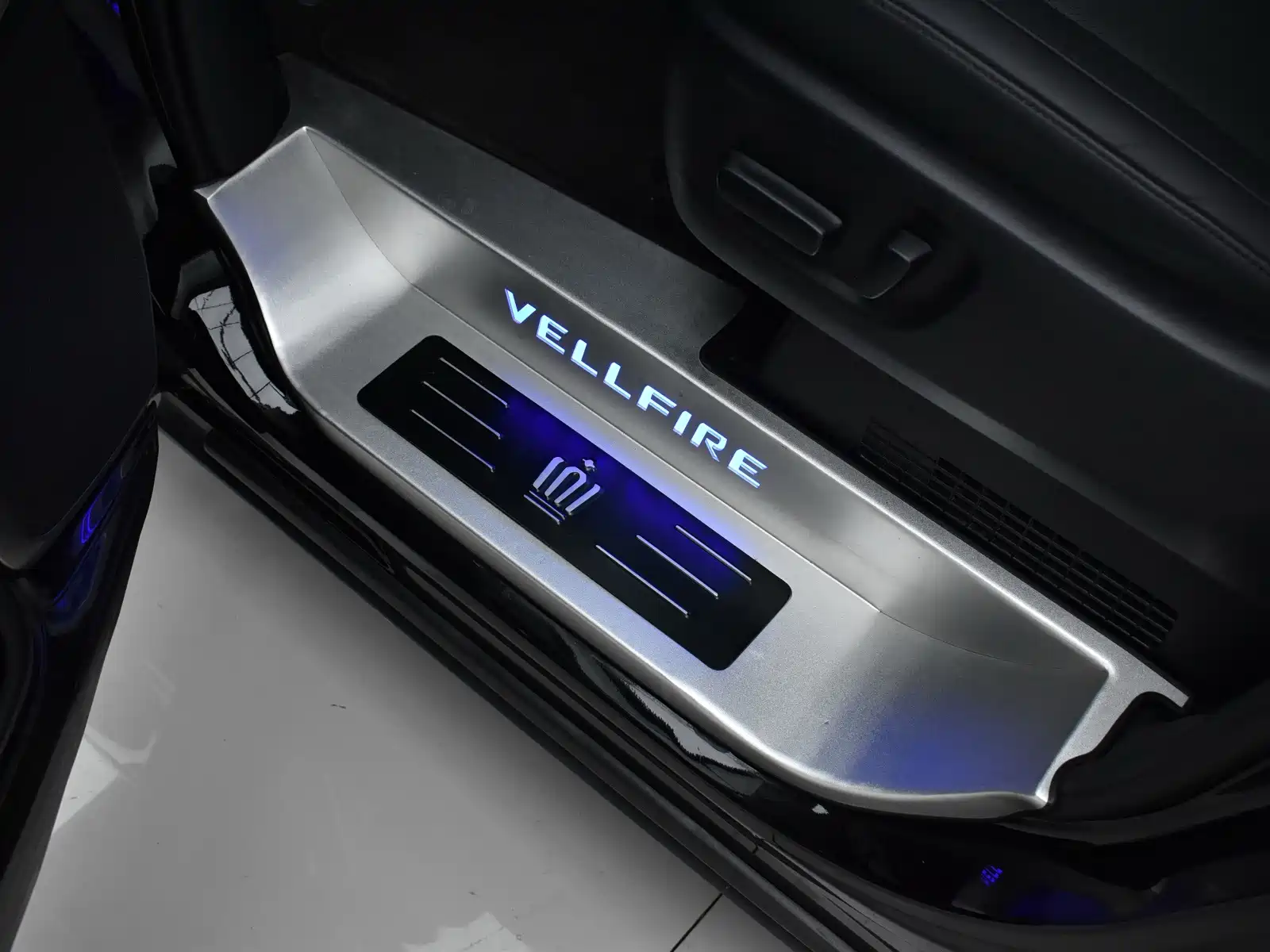 Фото 23 - Toyota Vellfire