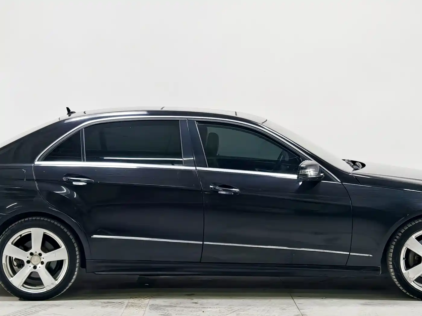صورة 8 - Mercedes-Benz E-Class