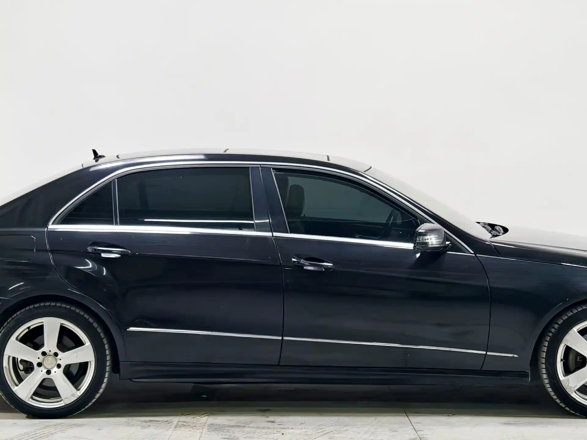 صورة 8 - Mercedes-Benz E-Class