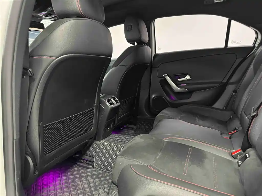 Mercedes-Benz A-Class 2024 A 200 L Fashion Edition фото 13