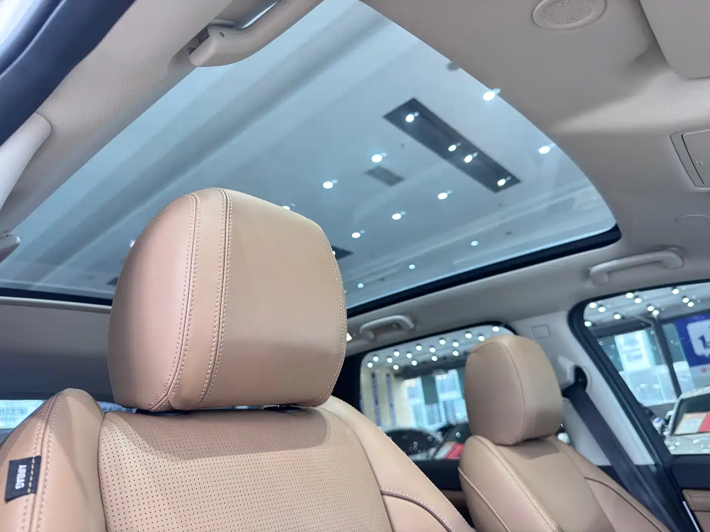 Land Rover Discovery Sport 2024 Luxury Custom Edition фото 13