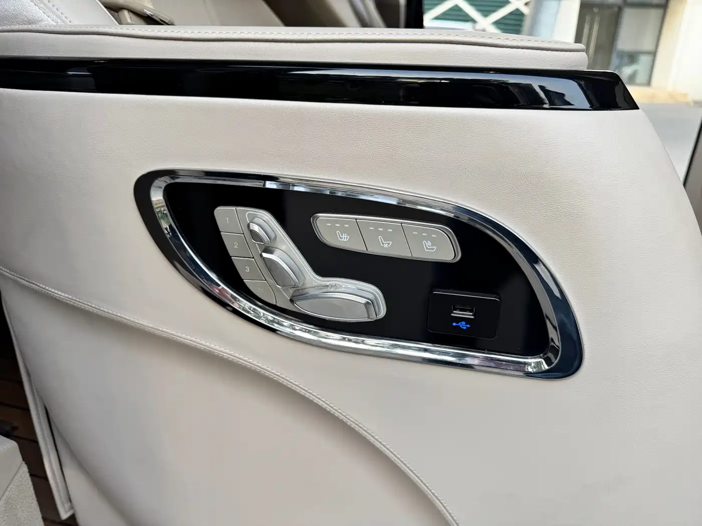 Mercedes-Benz V-Class 2022 V 260 Pilot Edition фото 8
