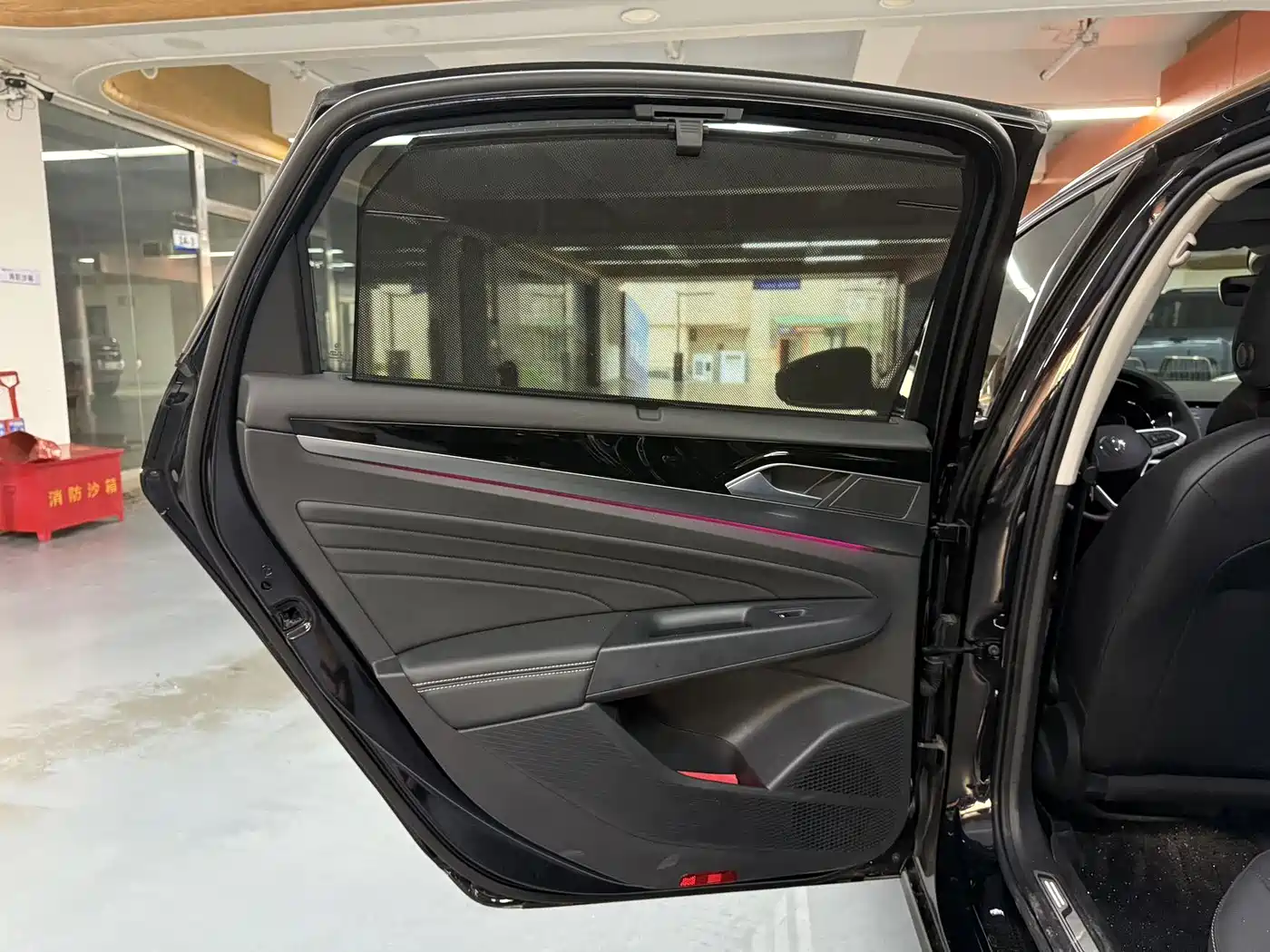 Volkswagen Passat 2025 Outstanding 380TSI Dragon Glory Edition фото 9