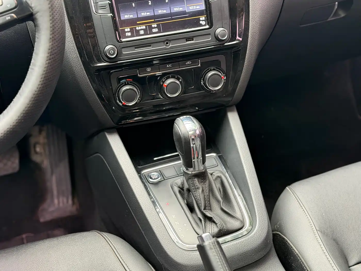 Volkswagen Sagitar 2018 280TSI DSG Spark Edition фото 13