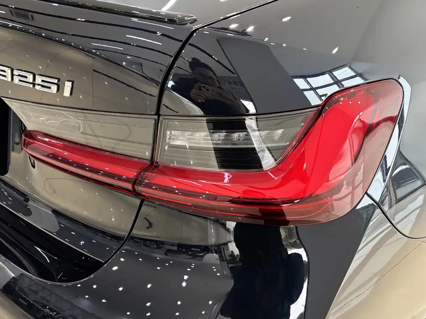 BMW 3 Series 2023 325i M Sport Black Night Package фото 24
