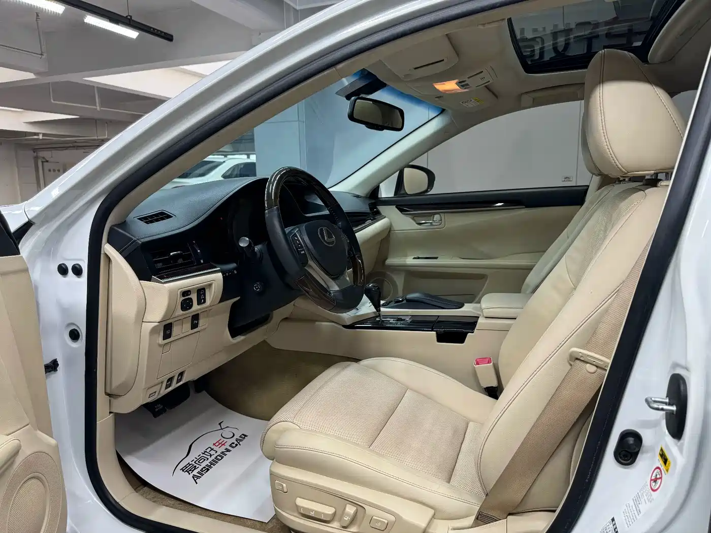 Фото 8 - Lexus ES