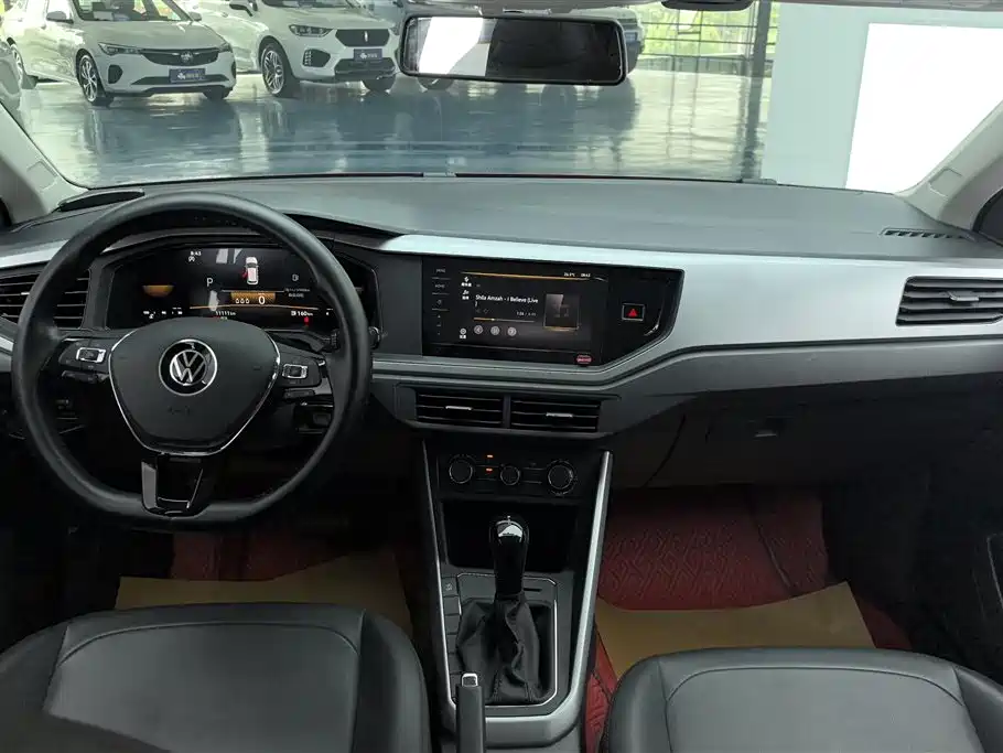 VOLKSWAGEN POLO