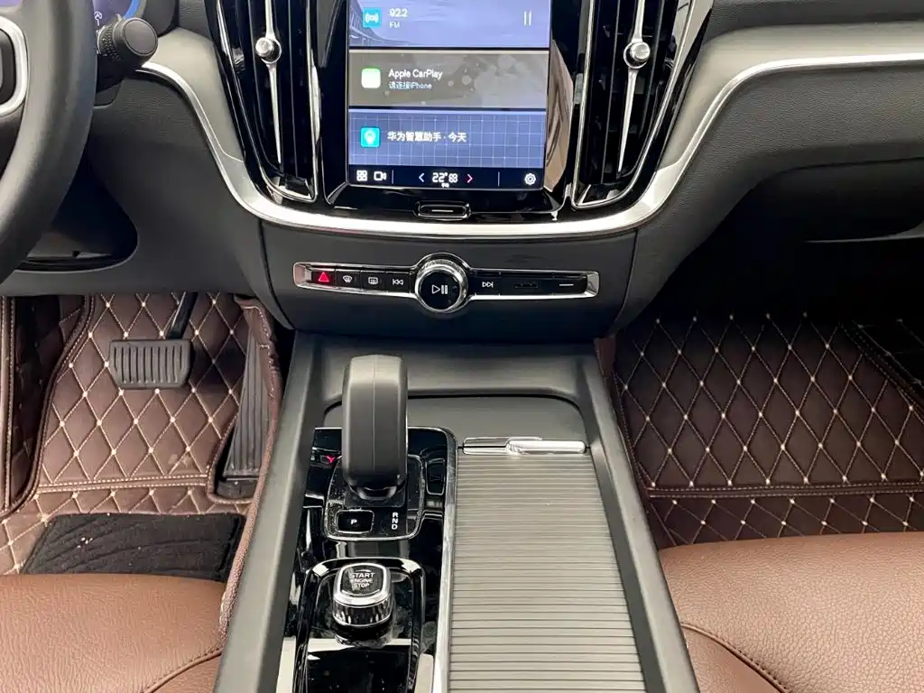 Volvo S60 2024 2025 B4 Smart Luxury Edition