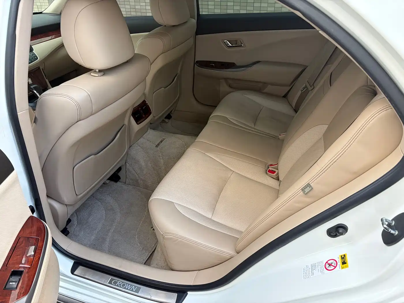 Toyota Crown 2012 2.5L Royal Leather Edition фото 6