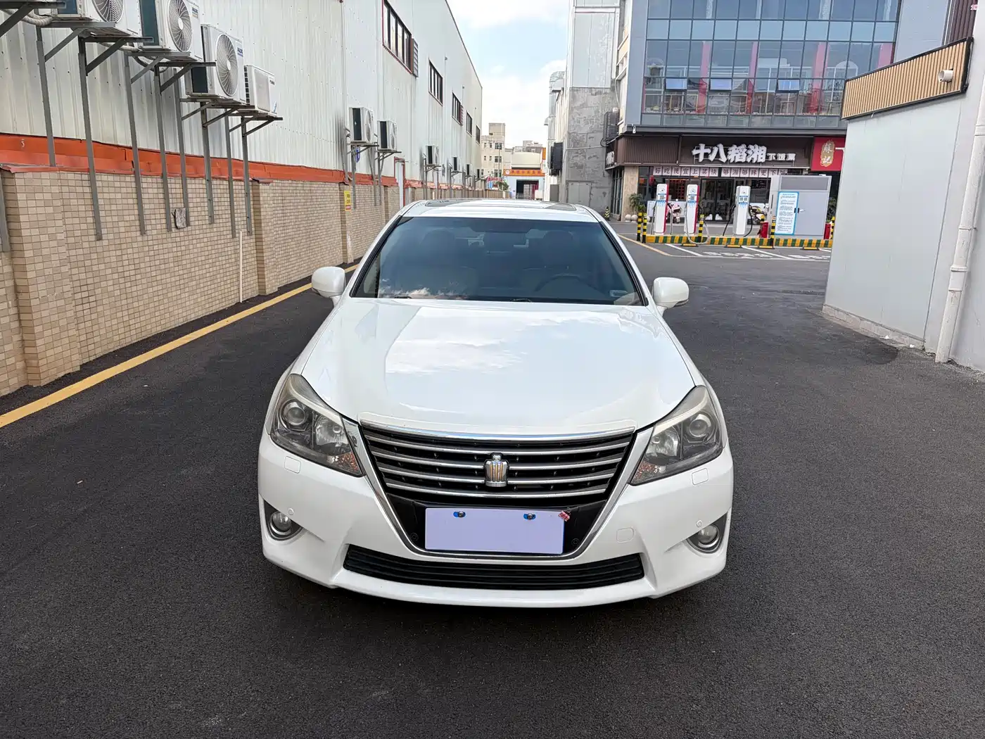 Toyota Crown 2012 2.5L Royal Leather Edition фото 2
