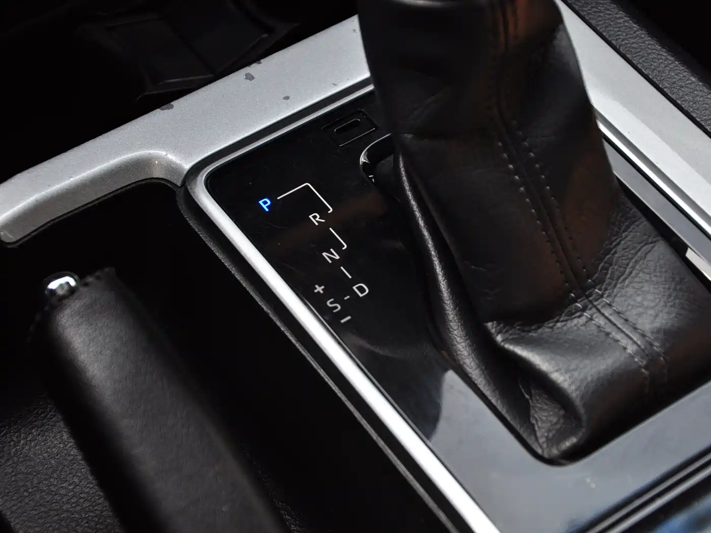 Toyota Prado 2019 3.5L Automatic TX-L Zunxiang Edition with Rear-mounted Spare Tire фото 15