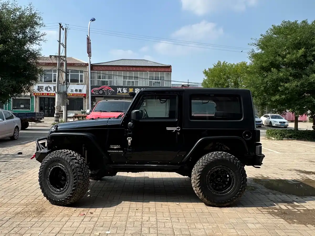 Photo 2 - Jeep Wrangler