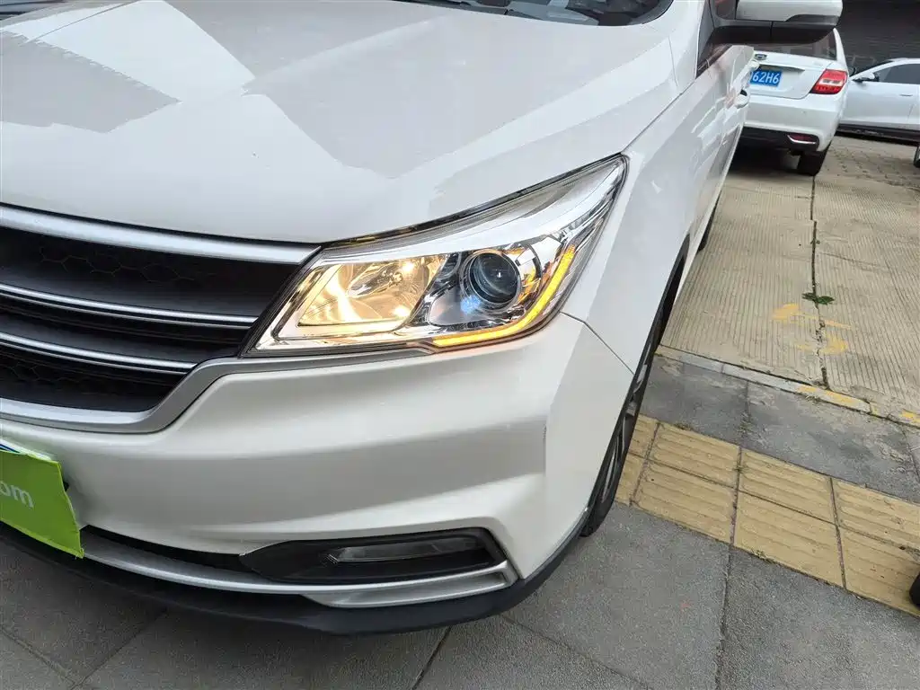 Baojun 730 2019 2019 1.5T CVT Fashion 7-Seater China V