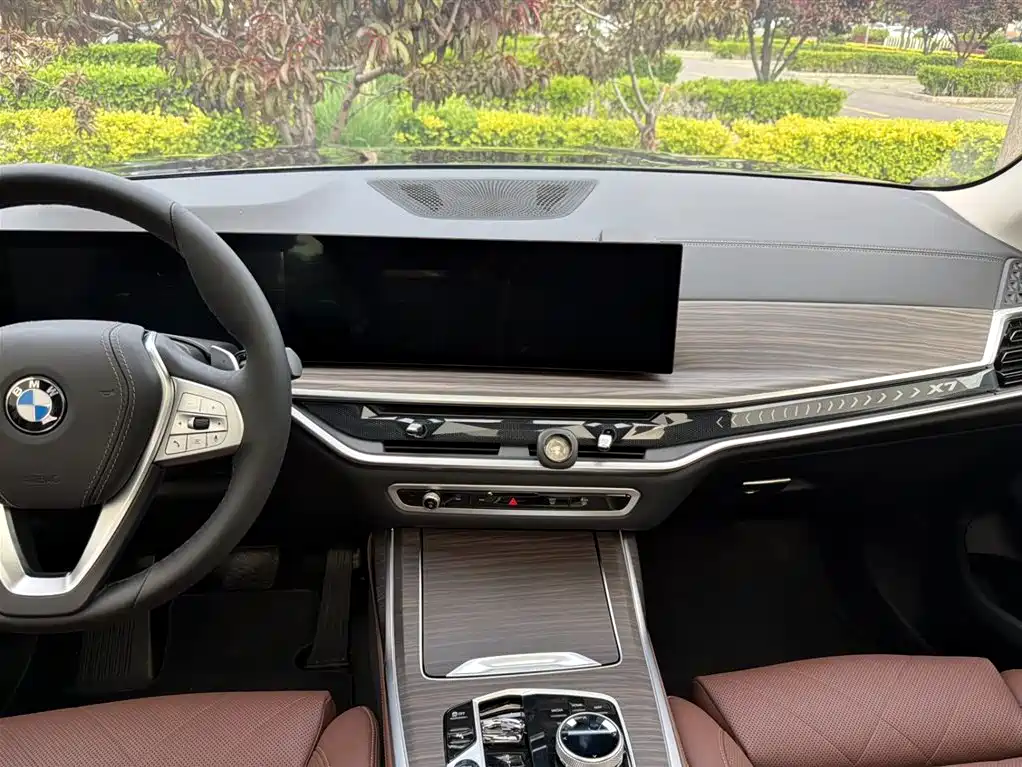 BMW X7 2024 xDrive40i Leading Luxury Package фото 9