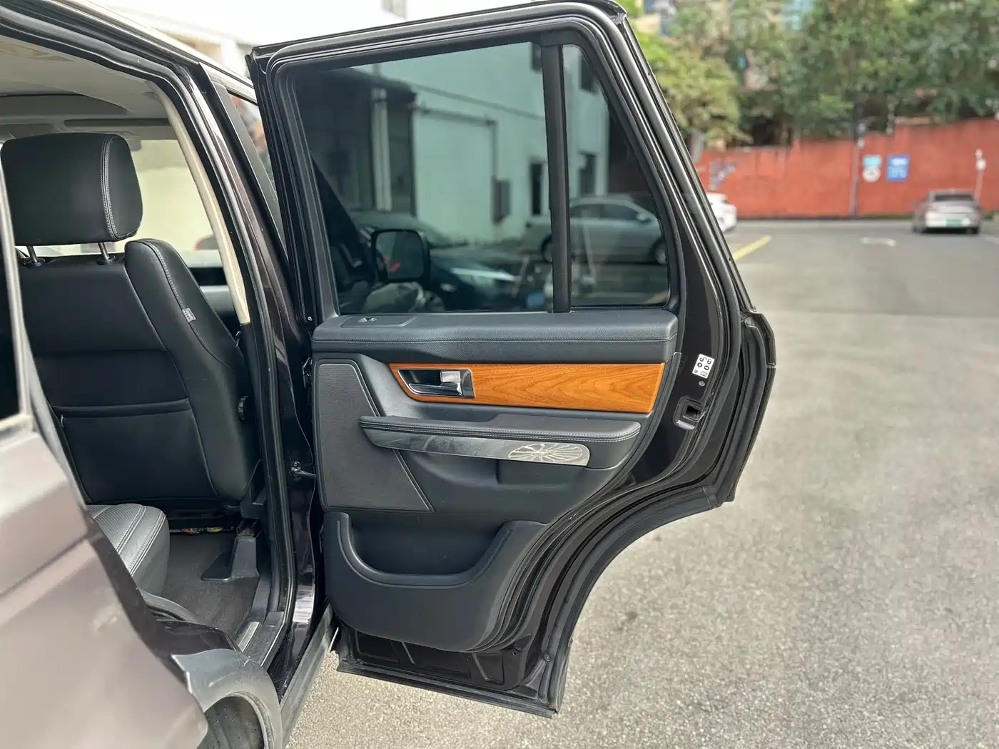 Land Rover Range Rover Sport 2011 3.0 TDV6 Diesel фото 29