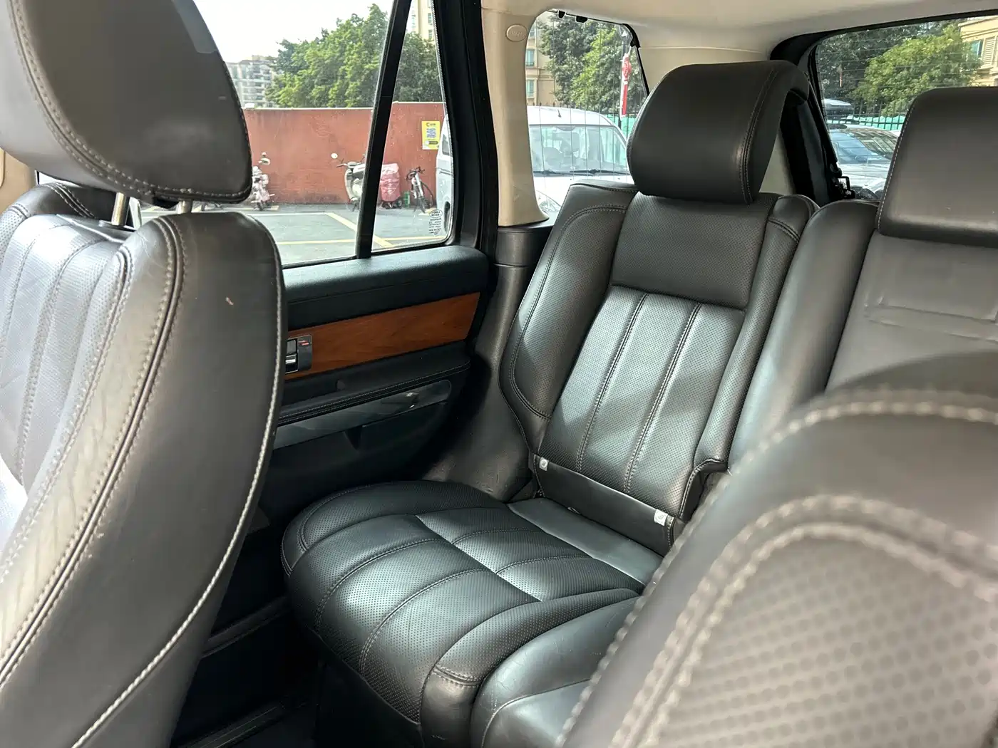 Land Rover Range Rover Sport 2011 3.0 TDV6 Diesel фото 42