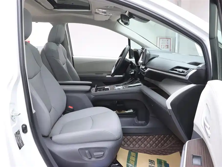 Toyota Sienna 2021 2.5L Hybrid Luxury Edition фото 16