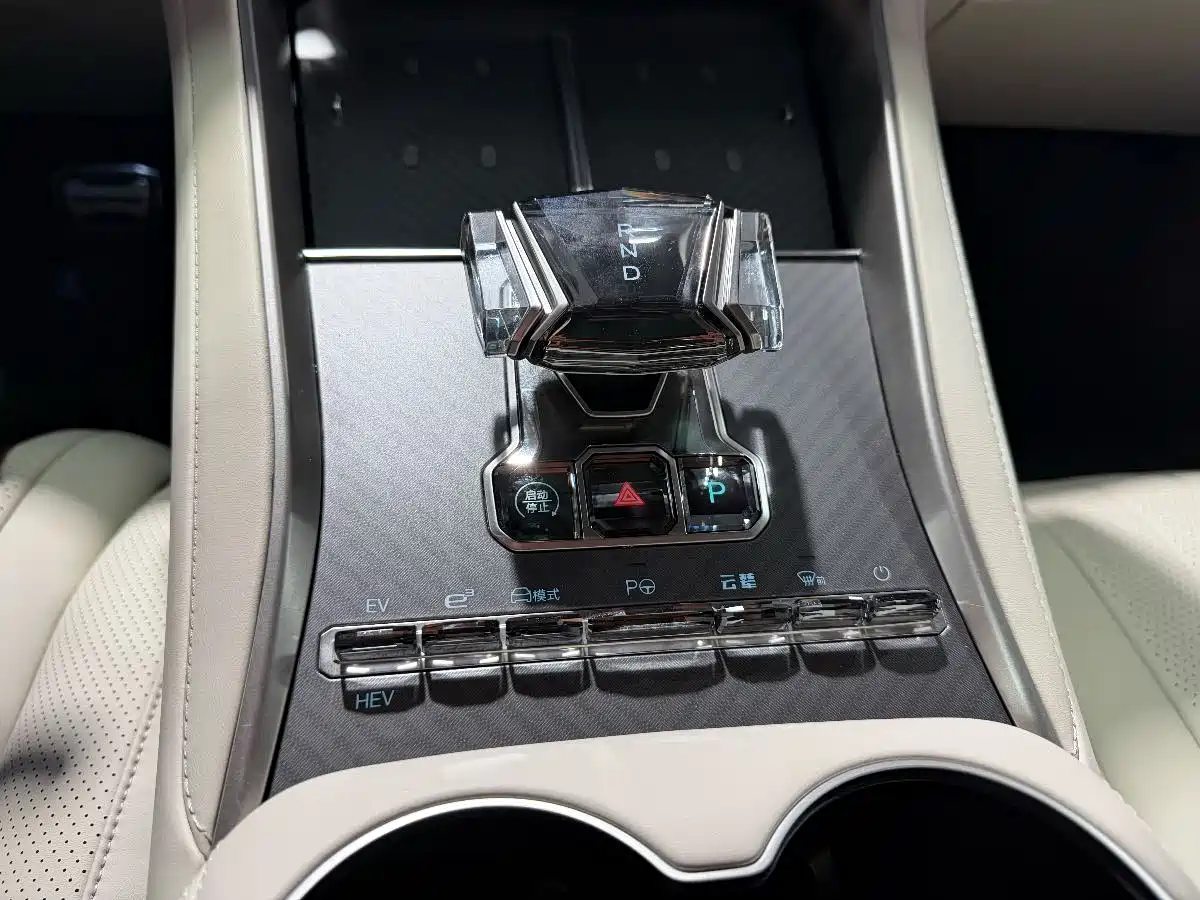 Denza Z9GT 2024 1100 AWD Ultra Edition фото 11