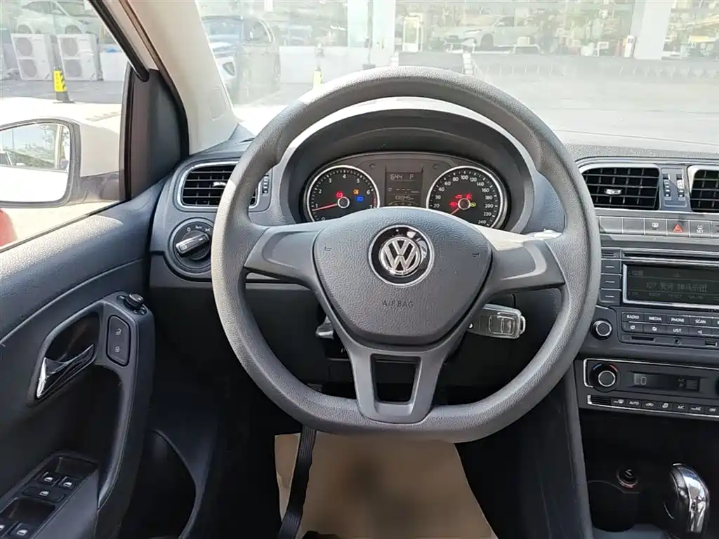 Volkswagen Polo 2014 1.6L Automatic Comfort Edition фото 11