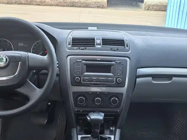 Škoda Octavia 2013 2.0L Automatic Elite Edition фото 9