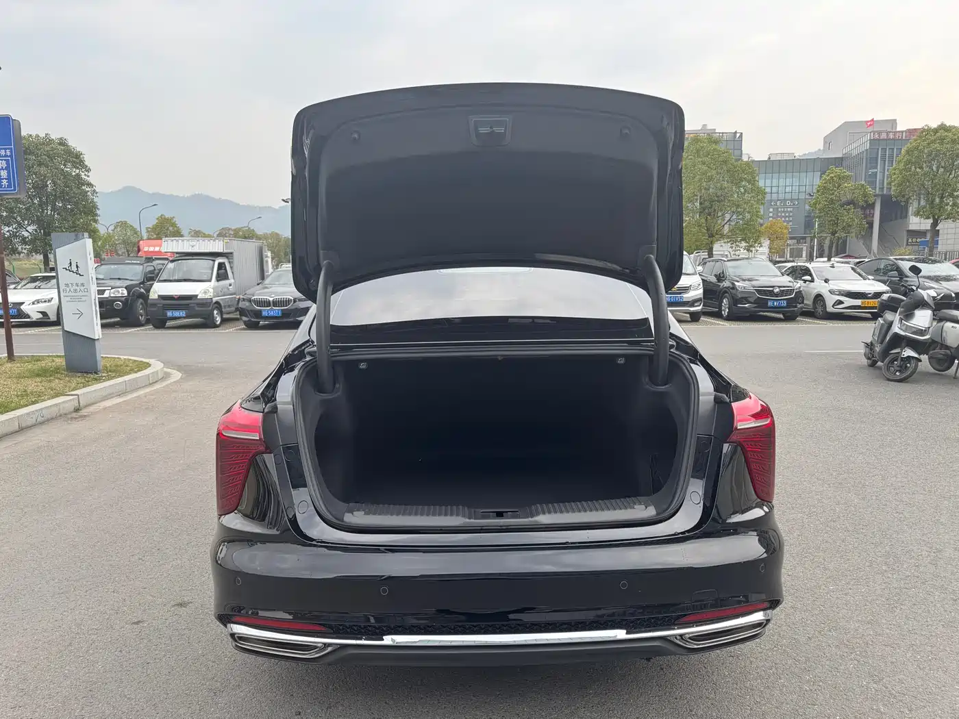 Hongqi H5 2024 2.0T Automatic Smart Connect Flag Smooth Edition фото 19