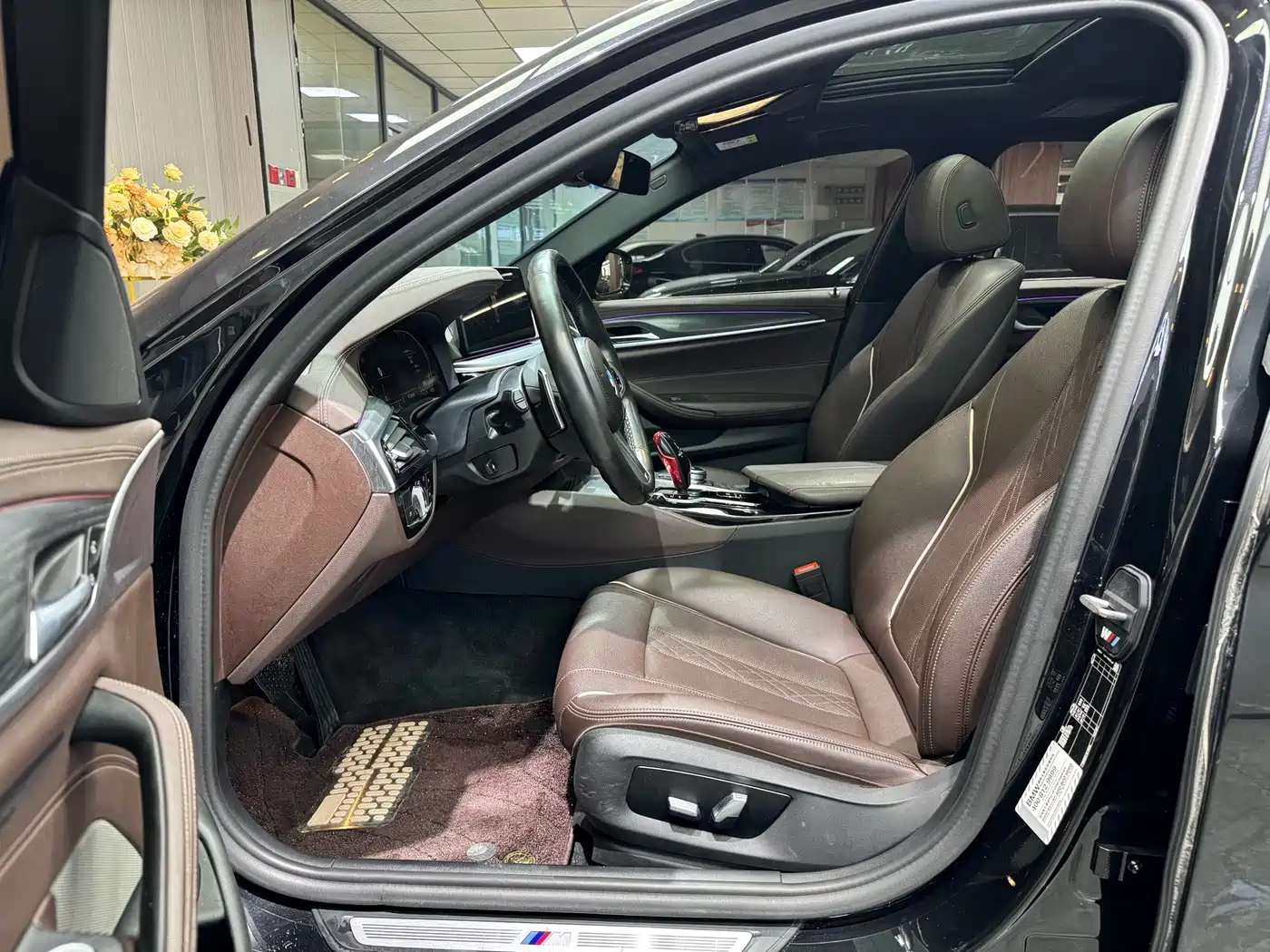 BMW 5 Series 2022 Model Second Facelift 530Li Leading M Sport Package фото 5