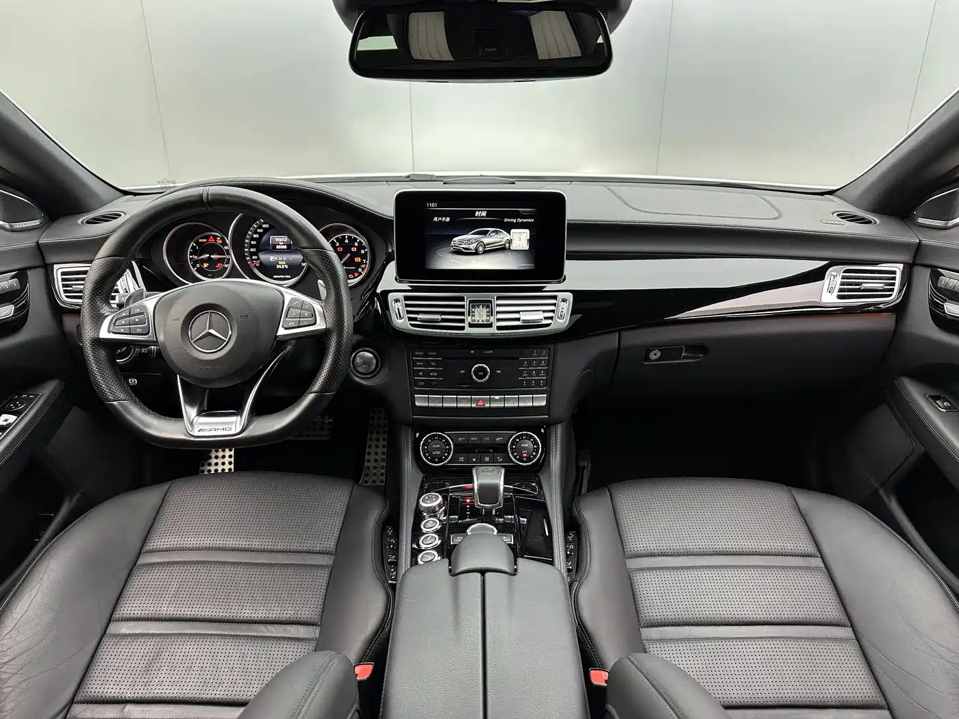 Mercedes-Benz CLS AMG 2015 AMG CLS 63 4MATIC фото 19