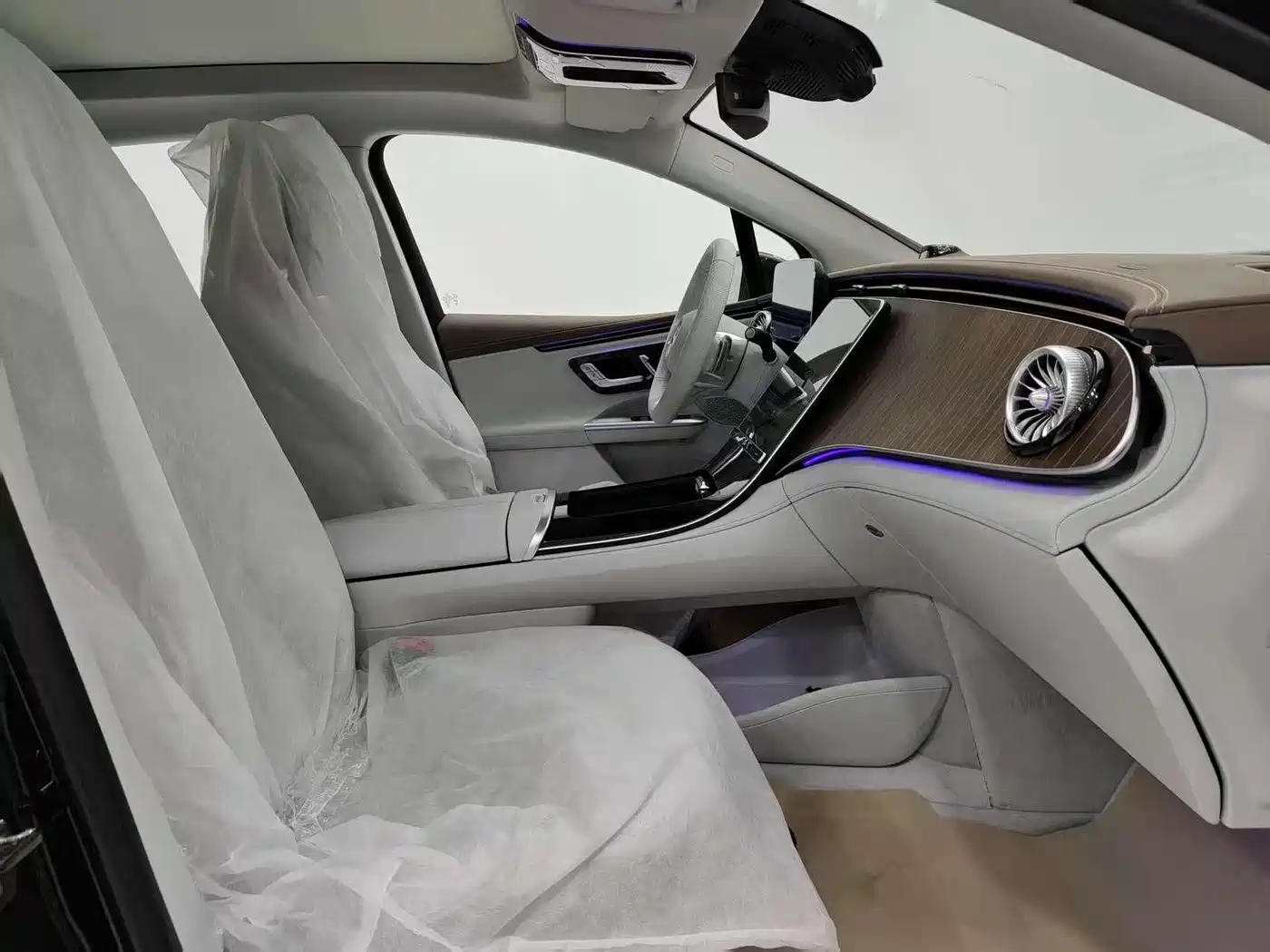 Mercedes-Benz EQE SUV 2024 500 4MATIC Pioneer Edition фото 14